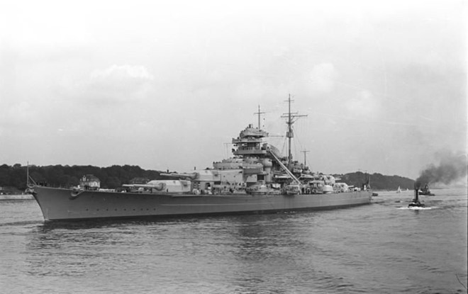 Chiến hạm lớn nhất của Đức quốc xã và cũng là niềm tự hào của Hitler có tên Bismarck.