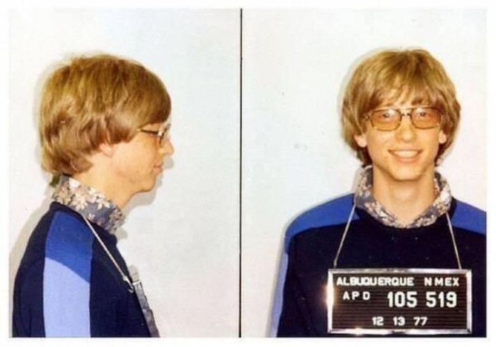 Nhà sáng lập Microsoft Bill Gates bị bắt giữ năm 1977 vì lái xe không có bằng lái.