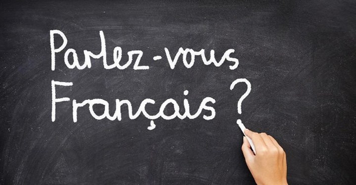 Nói tiếng Pháp. Thật đáng ngạc nhiên khi có nhiều người nói tiếng Pháp ở châu Phi hơn ở Pháp.