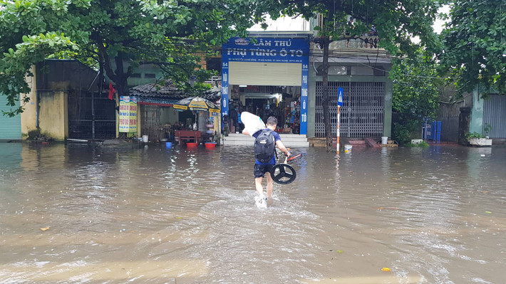 Cuộc sống người dân bị đảo lộn.