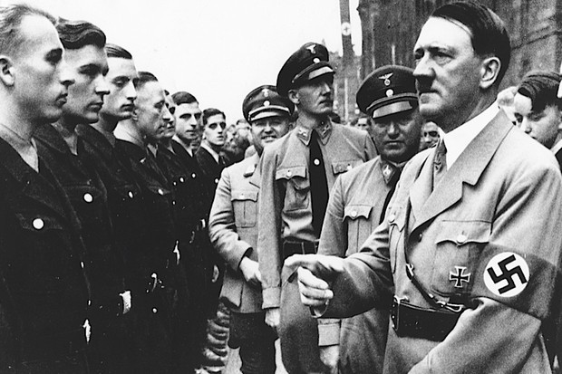 Vào năm 1938, Franz Halder được chính quyền phát xít Đức bổ nhiệm làm Tham mưu trưởng Bộ chỉ huy tối cao Lục quân Đức. Ông đảm nhận chức vụ này từ đó cho đến năm 1942.