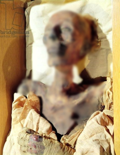 Xác ướp pharaoh Ramesses II được lưu giữ và trưng bày ở Bảo tàng Ai Cập tại Cairo kể từ năm 1885. Đến năm 1974, các chuyên gia phát hiện xác ướp nhà vua nhiễm nấm và có nguy cơ phân hủy cao.