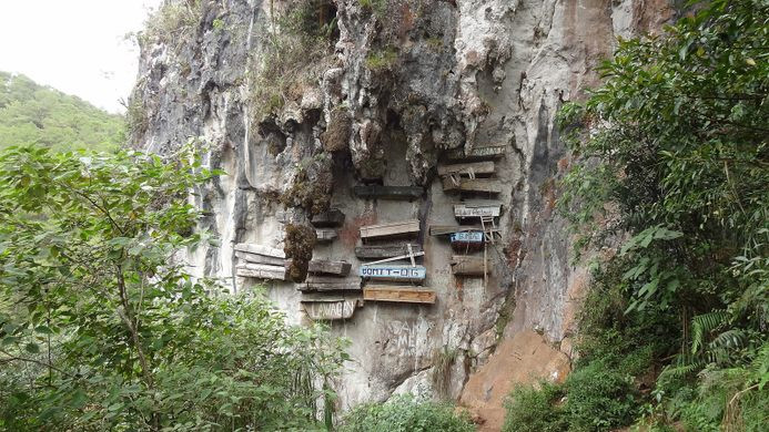 Trong suốt nhiều thế kỷ, người Igorot vẫn duy trì tập tục mai táng cổ xưa này.