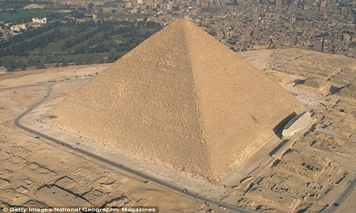 Một số học giả suy đoán rằng, chiếc quách đó có thể chứa xác ướp pharaoh Khufu. Kẻ trộm có thể đã đánh cắp thi hài nhà vua Ai Cập khi lẻn vào trộm báu vật. Tuy nhiên, đây chỉ là giả thuyết. Đến nay, giới chuyên gia chưa tìm ra bằng chứng để giải mã bí ẩn này.