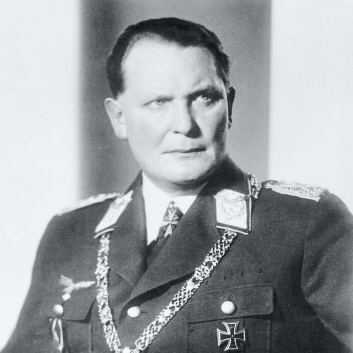 Kế hoạch này do Hermann Goring - Tư lệnh Không quân phát xít Đức và sau này là thư ký riêng của Quốc trưởng Hitler - vạch ra.