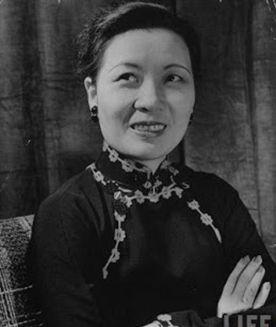Dù vậy, Tưởng Giới Thạch hứa hẹn với Trần Khiết Như rằng hãy đi du học tại Mỹ nhằm nâng cao tầm hiểu biết, phò giúp chồng trong công việc sau này. Tưởng Giới Thạch thuyết phục người vợ này hãy hy sinh 5 năm để ông cưới vợ mới. Khi đã nắm giữ quyền lực trong tay, ông sẽ khôi phục quan hệ với Trần Khiết Như.