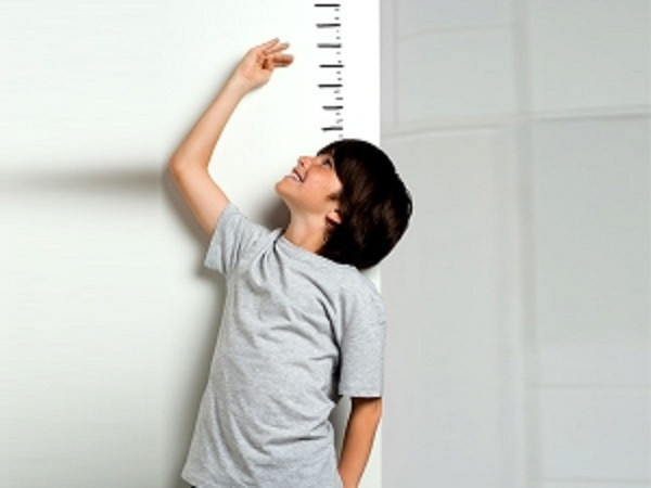 Vào ban đêm, xương cột sống sẽ được giãn nhờ quá trình nghỉ ngơi. Khi ấy, chiều cao của mỗi người sẽ tăng thêm khoảng 1% so với ban ngày. Điều kỳ thú này khiến nhiều người bất ngờ.