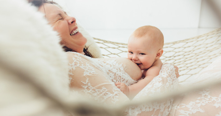 Mẹ luôn là nơi ấm áp nhất, trong lành nhất cho con.