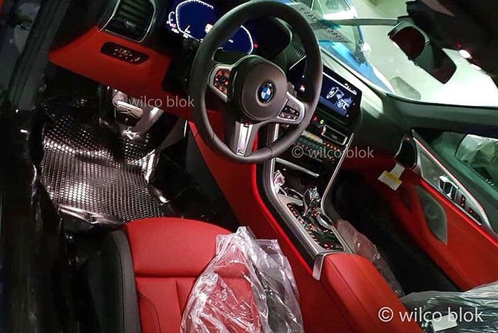 Những hình ảnh bên trong nội thất của BMW 8-Series cũng được đăng tải trên Instagram gần đây, tiết lộ BMW 8-Series sẽ có bảng điều khiển trung tâm được thiết kế hoàn toàn mới.