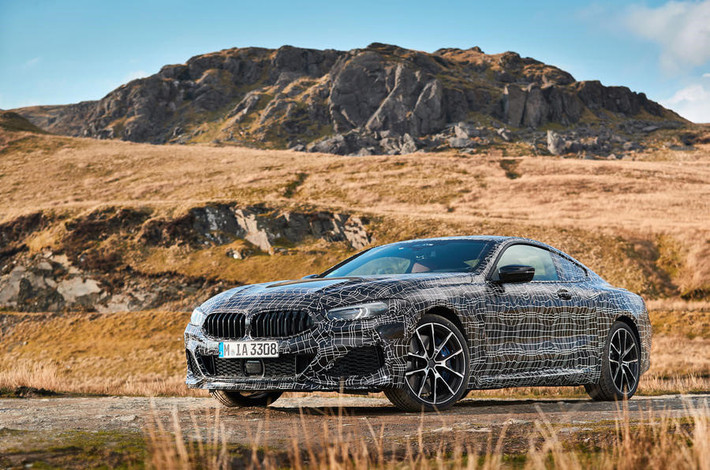 Để đạt được điều này, BMW đã cung cấp một loạt phần cứng và phần mềm tối ưu khả năng lái xe, bao gồm giảm xóc thích ứng và thiết lập hệ thống điều khiển ổn định. Những đổi mới này cho phép người lái thoải mái và thư giãn hơn khi điều khiển xe nhưng vẫn đảm bảo tính an toàn.