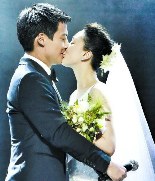 Cao Thánh Viễn và Châu Tấn kết hôn vào tháng 7/2014. Họ tổ chức lễ cưới ở Hàng Châu, tỉnh Chiết Giang, ngay trong sự kiện từ thiện, trước sự bất ngờ của hàng nghìn khán giả.