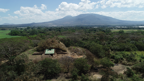 Khoảng năm 539, tại khu vực ngày nay là San Andrés, El Salvador, miệng núi lửa Ilopango phun trào. Vụ phun trào có tên Tierra Blanca Joven và được coi là sự kiện phun trào núi lửa lớn nhất Trung Mỹ trong 10.000 năm
