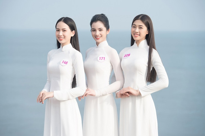 Trước đó, các thí sinh vòng chung kết Hoa hậu Việt Nam 2020 còn ghi điểm với bộ ảnh áo dài.