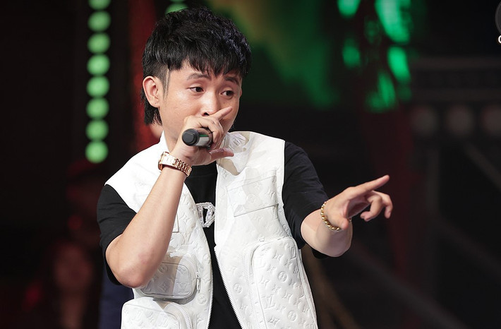 Ricky Star (đội Karik): Ricky Star nổi tiếng trước khi đặt chân lên sân khấu Rap Việt. Với bản rap Bắc kim thang ở vòng Chinh phục, anh nhận được bốn nón vàng trước khi chọn về đội Binz. Song, ở vòng Đối đầu, anh gục ngã trước đối thủ R.Tee, sau đó được Karik cứu. Ở vòng Bứt phá, nam rapper gây ấn tượng với bản rap Con nhà người ta, đảm bảo về flow, punchline, lyrics lẫn ý tưởng trình diễn. Ricky Star có suất vào chung kết Rap Việt sau khi thắng Lăng LD ở màn rap freestyle trên nền nhạc của Touliver.