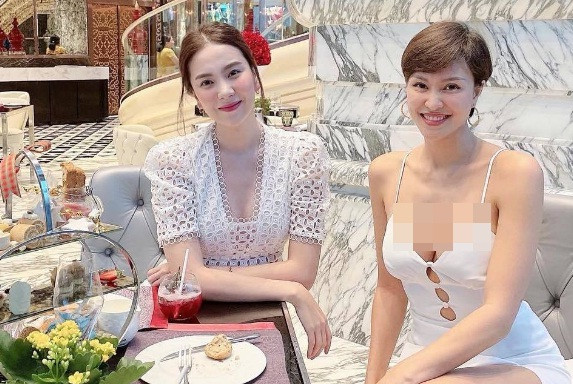 ''Gặp nhau một chút ở bầu trời Sài Gòn. Bạn mình MC Phương Mai lúc nào cũng toả sáng'', BTV Mai Ngọc đăng ảnh và kèm lời chia sẻ.