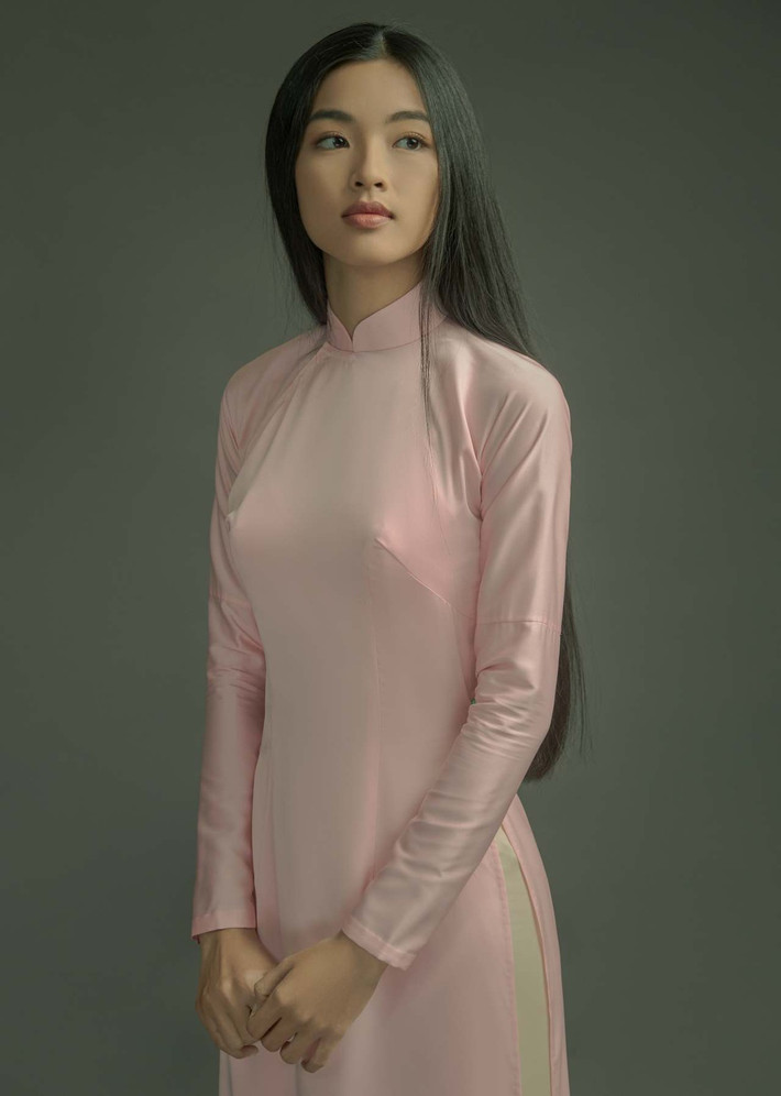 Phạm Nguyễn Lan Thy (sinh năm 1998) hiện là người mẫu ảnh. Cô đã vượt qua vòng casting và được chọn vào vai Bích Diễm - người tình một thời của cố nhạc sĩ Trịnh Công Sơn - trong phim Em và Trịnh. Ảnh: ĐPCC.