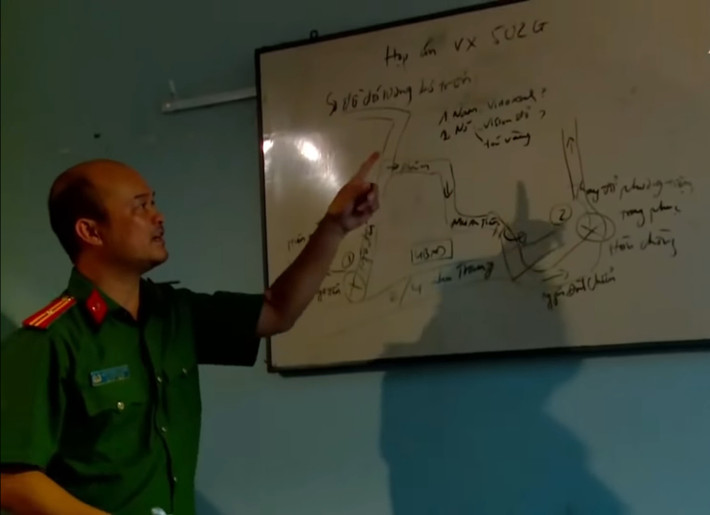 Trong nhiều ngày, các mũi trinh sát đã tỏa đi khắp nơi để truy tìm tung tích của nghi can và xác đối tượng này đang lẩn trốn tại nhà người thân ở một làng chài ven biển Đầm Môn Hạ, xã Vạn Thạnh, huyện Vạn Ninh.