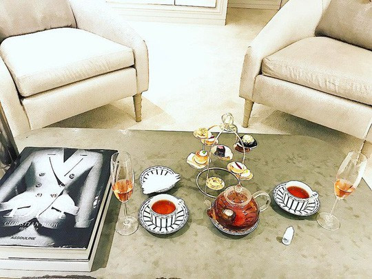 Phạm Hương không trang trí cầu kỳ nhưng mỗi không gian chức năng đều toát lên nét dịu dàng, bình yên.