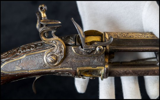Phần nhiều trong số đó là các đồ vật của Tippu Sultan, con trai của quốc vương Haidar Ali, vương quốc Mysore, miền nam Ấn Độ thời xưa.