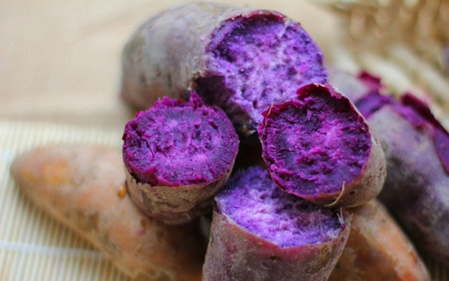 Theo nghiên cứu, khả năng ức chế của khoai lang đối với tế bào ung thư là rất rõ ràng và tỷ lệ ức chế của khoai lang nấu chín đối với tế bào ung thư là 98,7%.
