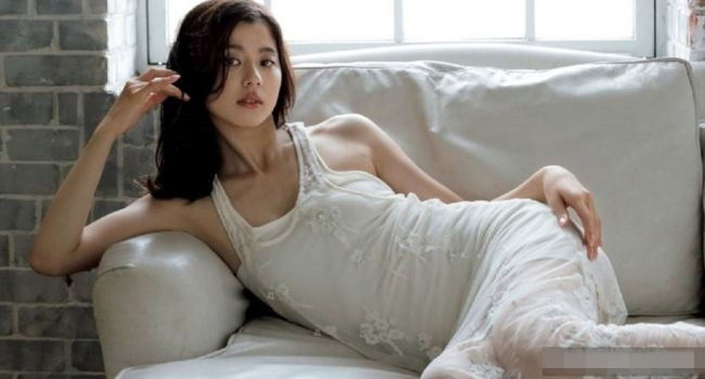 Asahin được các thương hiệu thời trang cao cấp Nhật Bản ưu ái lựa chọn làm mẫu nhờ vóc dáng thanh mảnh, vừa đẹp vừa sang.