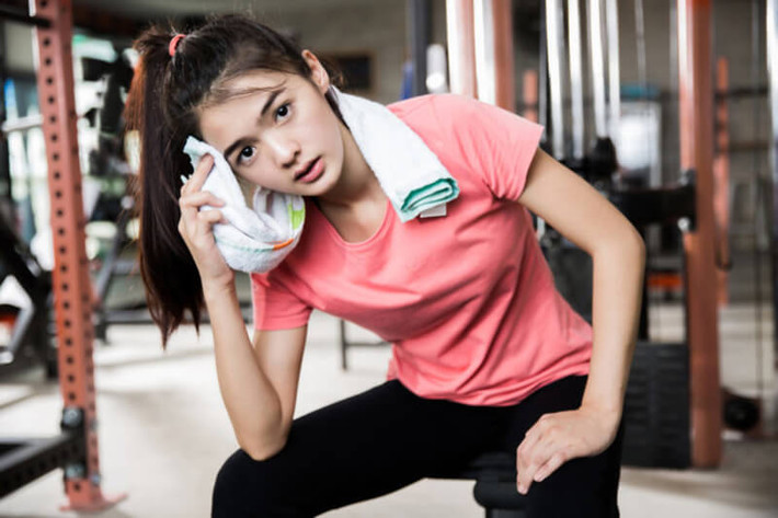 Để tránh gặp sự cố vì trang phục thể thao, bạn không nên chọn quần tập chật hơn dáng người vì dễ gây ra hình ảnh phản cảm.