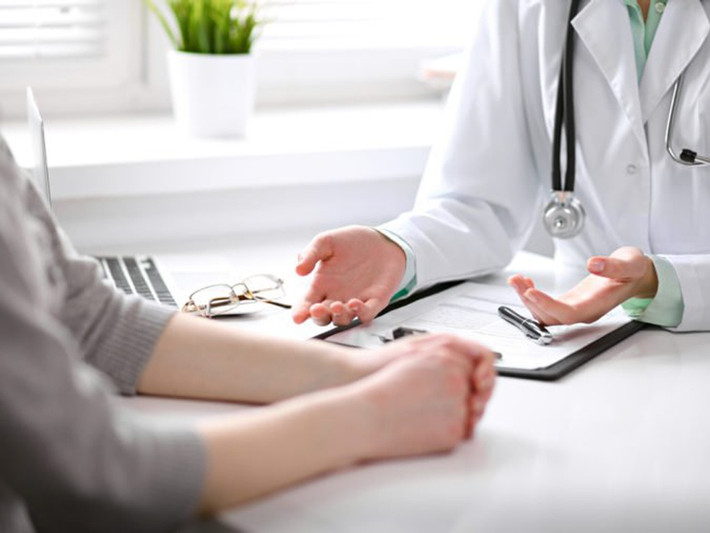 Theo khuyến cáo, nếu bạn có triệu chứng nghi ngờ đột quỵ não, cần đến ngay các cơ sở y tế uy tín để khám, chẩn đoán và điều trị kịp thời tránh các di chứng nặng nề về sau. Ảnh minh họa: IT.