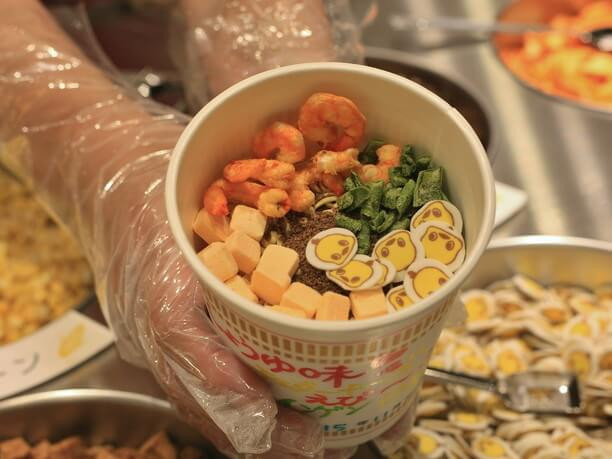 Mì ăn liền ra đời từ đó và ngày nay nó phổ biến ở hầu hết mọi quốc gia. Tùy theo từng vùng mà mỗi nơi có những loại mì tương ứng với nhiều loại hương vị khác nhau.