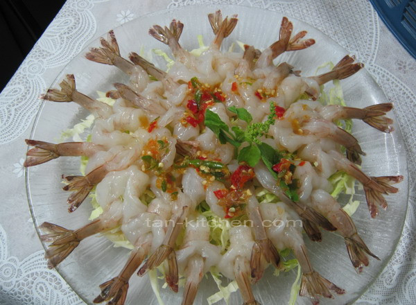 Nếu là người không giỏi ăn đồ sống thì chắc chắn bạn sẽ chẳng dám thử món này. Ảnh: IT.