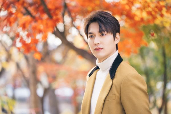 Lee Min Ho (sinh năm 1987) là diễn viên, người mẫu Hàn Quốc. Anh nổi tiếng sau loạt phim gây tiếng vang như Vườn sao băng, Thợ săn thành phố, Những người thừa kế...Là gương mặt đại diện của nhiều thương hiệu mỹ phẩm nên anh rất quan tâm tới việc chăm sóc da.