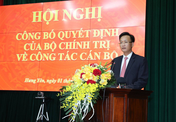 Ông Nguyễn Hữu Nghĩa sinh năm 1972, quê ở huyện Đông Anh, Hà Nội. Ông là thạc sĩ Kinh tế và có 23 năm công tác tại Ngân hàng Nhà nước. Năm 2018, ông chuyển công tác sang Ban Kinh tế Trung ương và giữ vị trí Vụ trưởng Vụ Kinh tế tổng hợp.
