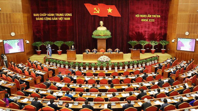 Chiều 6/7, tại Hội nghị Trung ương 3, dưới sự chủ trì, điều hành của Tổng bí thư Nguyễn Phú Trọng, Ban Chấp hành Trung ương Đảng đã thảo luận, kết luận, biểu quyết, quyết định thi hành kỷ luật ông Trần Văn Nam, Ủy viên Trung ương Đảng, Bí thư Tỉnh ủy, Trưởng Đoàn đại biểu Quốc hội khóa XIV tỉnh Bình Dương bằng hình thức cách chức tất cả các chức vụ trong Đảng nhiệm kỳ: 2010-2015, 2015-2020 và 2020-2025.