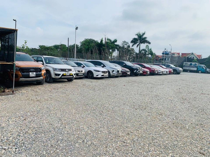 Khi giao dịch hoàn tất, Trung và Tú lái xe đến garage để tháo định vị rồi đưa về cất giấu ở 12 bãi xe tại huyện Văn Giang và khu vực lân cận với số lượng xe lên đến gần 100 xe ô tô, các địa điểm này có người trông giữ, có lắp camera quan sát, nguỵ trang bí mật, khép kín, không tiếp xúc người lạ.