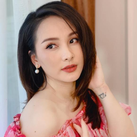 Hiện tại, khi đã là mẹ của hai con, nữ diễn viên vẫn nhận được nhiều lời khen ngợi về nhan sắc. Bảo Thanh có cơ duyên với diễn xuất từ khi là một cô bé 8 tuổi. Từ đó, nữ diễn viên nuôi niềm đam mê và theo học trường Sân khấu điện ảnh. Đến nay, Bảo Thanh đã sở hữu rất nhiều vai diễn để đời như trong phim: "Sống chung với mẹ chồng", "Về nhà đi con"...