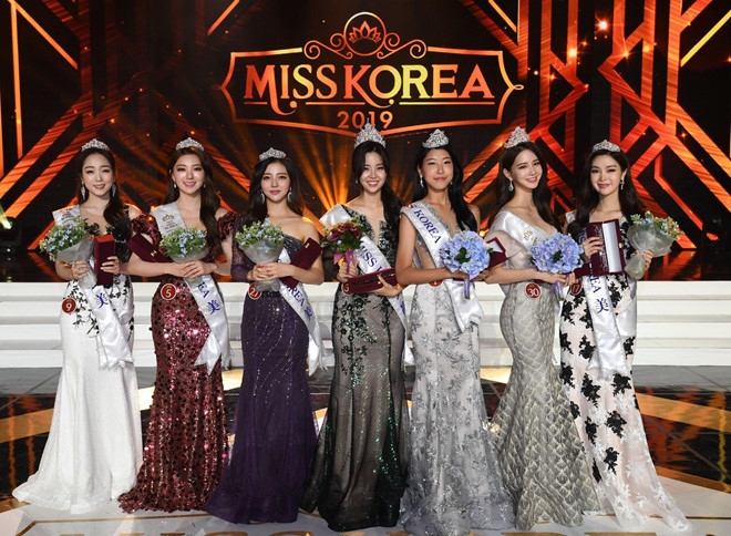 Các á hậu của cuộc thi là Shin Yoon Ah (22 tuổi), Lee Hye Ju (21 tuổi), Shin Hye Ji (23 tuổi), Woo Hee Jun (25 tuổi), Lee Da Hyun (22 tuổi) và Lee Ha Nuey (23 tuổi). Trên các trang mạng xã hội, Kim Se Yeon được khen ngợi bởi vẻ đẹp ngọt ngào, nụ cười rạng rỡ. "Cuối cùng thì Hàn Quốc cũng chọn lựa được một nhan sắc đẹp, xứng đáng ngôi vị hoa hậu", một tài khoản bình luận trên Nate.