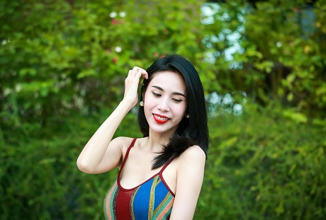 Do đó, Thủy Tiên hài lòng với cuộc sống của mình. "Tôi cảm thấy hạnh phúc không chỉ là kinh tế ổn định mà quan trọng là có được người bạn đời hiểu, yêu thương, trân trọng mình", cô nhấn mạnh.