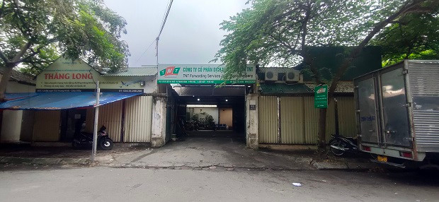 Một số doanh nghiệp hoạt động trên đất dự án.