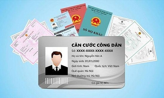 Thu phí sử dụng thông tin trong CSDLQG về dân cư: Thông tư 48/2022/TT-BTC của Bộ Tài chính quy định mức thu, chế độ thu, nộp, quản lý và sử dụng phí khai thác và sử dụng thông tin trong Cơ sở dữ liệu quốc gia về dân cư (CSDLQG) có hiệu lực từ 17/9/2022. Theo đó, người nộp phí là cơ quan, tổ chức, cá nhân thuộc trường hợp quy định tại điểm c khoản 2 Điều 10 Luật Căn cước công dân có đề nghị khai thác và sử dụng thông tin trong CSDLQG về dân cư và được cơ quan quản lý CSDLQG về dân cư có thẩm quyền cung cấp thông tin trong CSDLQG về dân cư theo quy định pháp luật.