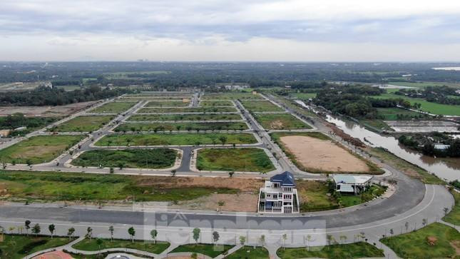6 trường hợp giá đất được trừ để tính thuế giá trị gia tăng: Có hiệu lực từ ngày 12/9/2022, Nghị định số 49/2022/NĐ-CP ngày 29/7/2022 sửa đổi, bổ sung một số điều của Nghị định số 209/2013/NĐ-CP ngày 18/12/2013 của Chính phủ quy định chi tiết và hướng dẫn thi hành một số điều của Luật Thuế giá trị gia tăng đã được sửa đổi, bổ sung một số điều theo Nghị định số 12/2015/NĐ-CP, Nghị định số 100/2016/NĐ-CP và Nghị định số 146/2017/NĐ-CP.