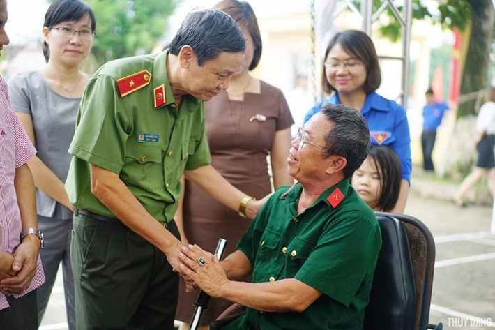 Quy định mới về chế độ trợ cấp đối với người có công: Có hiệu lực từ ngày 5/9/2022, Thông tư 44/2022/TT-BTC của Bộ Tài chính quy định quản lý và sử dụng kinh phí chi thường xuyên thực hiện chính sách, chế độ ưu đãi người có công với cách mạng, thân nhân của người có công với cách mạng và người trực tiếp tham gia kháng chiến do ngành Lao động – Thương binh và Xã hội quản lý.