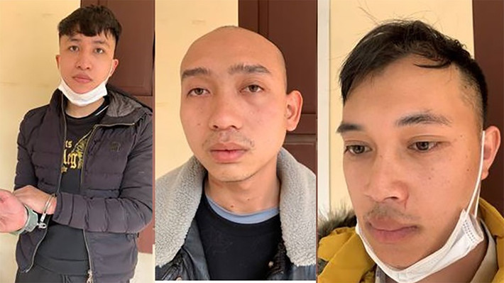 Ngày 7/2, Công an tỉnh Bắc Giang quyết định tạm giữ hình sự đối với Vũ Văn Lực (25 tuổi) để làm rõ hành vi “giết người”, Nguyễn Thành Sang và Bùi Thế Quang để làm rõ hành vi “che giấu tội phạm”. Theo điều tra, Sang điều khiển xe ô tô mang biển số 20A-176.52 chở theo 4 người, trong đó có Lực và Quang có xảy ra va chạm với xe ô tô mang biển số 98A-44.91 do anh Thân Văn Tùng điều khiển, chở theo vợ. Sau va chạm, Sang lái ô tô đuổi theo, chặn đánh anh Tùng. Lực rút dao đâm liên tiếp vào vùng đùi, bụng anh Tùng, khiến nạn nhân bị thương nặng, bất tỉnh. Anh Tùng sau đó tử vong. Biết không trốn được, Lực, Quang và Sang ra đầu thú. >>> Mời độc giả xem thêm video Con trai ngáo đá chém chết bố, mẹ và bà nội: