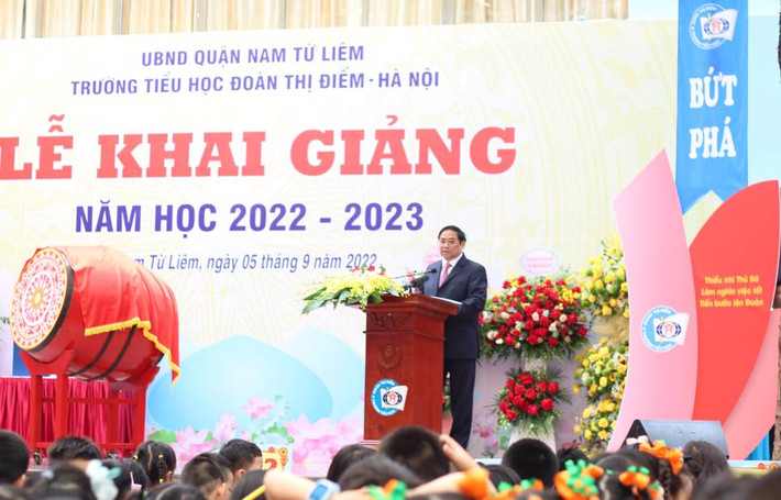 Phát biểu tại lễ khai giảng, Thủ tướng Chính phủ Phạm Minh Chính khẳng định, tiếp nối tình cảm đặc biệt của Chủ tịch Hồ Chí Minh dành cho thiếu niên, nhi đồng, các lãnh đạo Đảng, nhà nước luôn dành rất nhiều sự quan tâm đến sự nghiệp giáo dục, đến các cháu thiếu niên, nhi đồng, học sinh, sinh viên.