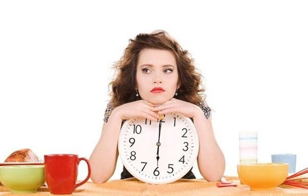 Phương pháp nhịn ăn ngắt quãng để giảm cân, thải độc khiến nhiều người lo ngại. Tuy nhiên, bác sĩ cho biết, cách giảm cân này không chỉ an toàn mà còn có lợi cho sức khỏe. Nếu không mắc bệnh tiểu đường hoặc các vấn đề sức khỏe nghiêm trọng khác, bạn hoàn toàn có thể thực hiện nó.