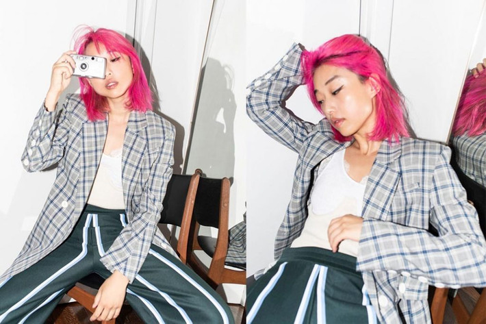 Tân tổng biên tập Vogue Trung Quốc có niềm đam mê bất tận với các màu nhuộm nổi bật. Ảnh: Internet.