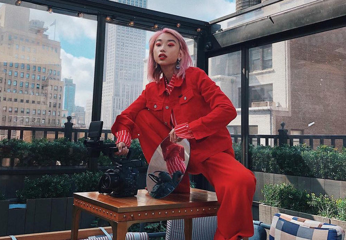 Margaret Zhang, sinh năm 1993, đã được công ty chủ quản của Vogue bổ nhiệm làm tổng biên tập mới của tạp chí này tại Trung Quốc, thay thế người tiền nhiệm Angelica Cheung.