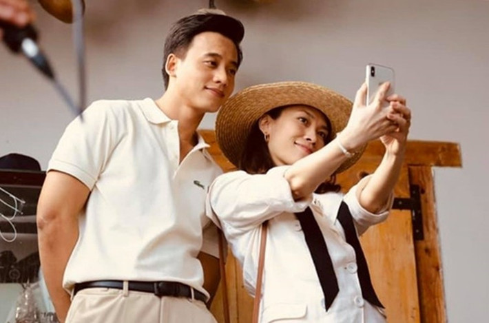 Mai Tài Phến và Mỹ Tâm thường xuyên mặc đồ đôi ton sur ton đi sự kiện trong thời gian quảng bá cho phim "Chị Trợ Lý Của Tôi".