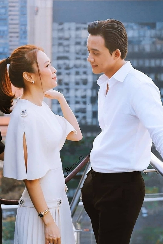 Trong phim "Chị trợ lý của anh", cả hai có nhiều lần mặc trang phục ton-sur-ton.
