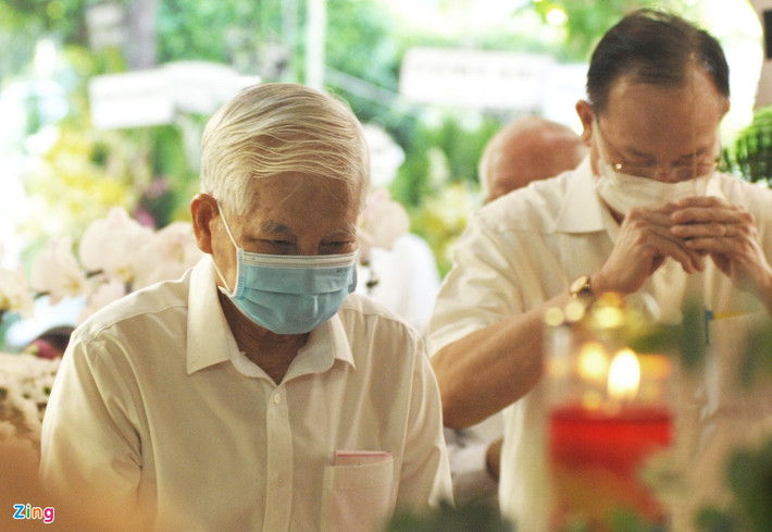 Sáng 20/2, nguyên Chủ tịch nước Nguyễn Minh Triết cũng đến viếng và chia buồn cùng gia đình nguyên Phó thủ tướng.