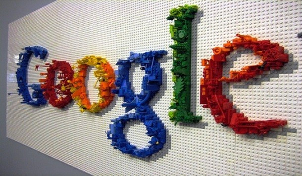 Ý tưởng về Google đến từ một giấc mơ. Người sáng lập của Google là Larry Page đã mơ thấy rằng ông cùng với Sergey Brin có thể "tải toàn bộ dữ liệu web vào máy tính".