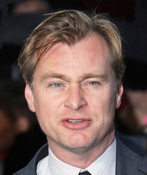Đạo diễn Christopher Nolan thường xuyên luyện tập thức dậy rồi ngủ một lần nữa để cố gắng kiểm soát các giấc mơ của bản thân. Chính nhờ những giấc mơ, ông đã cho ra mắt bộ phim "Inception" lừng danh.